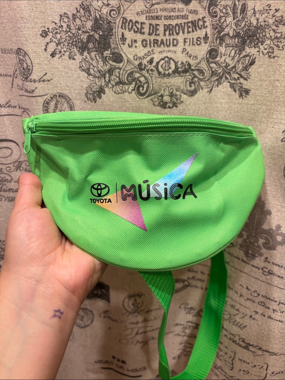 Toyota Música Lime Green Crossbody Bag